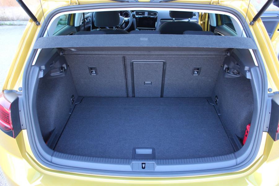 Багажник Volkswagen Golf TDI 5-Door 2017 года  (WW) (фото 34 из 41)